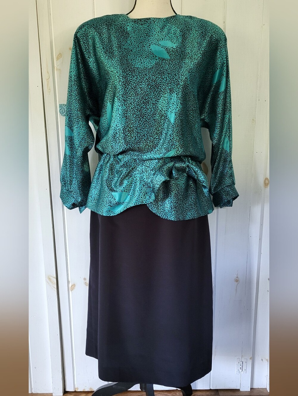 1980s VTG Peplum Top Back Button Satin Career Cocktail Dress